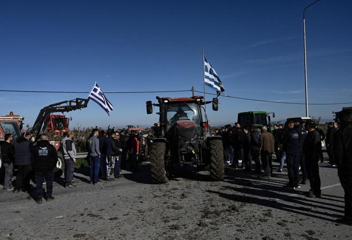 Yunan çiftçiler, Bahçeköy Sınır Kapısı'nı ağır vasıta geçişlerine kapattı