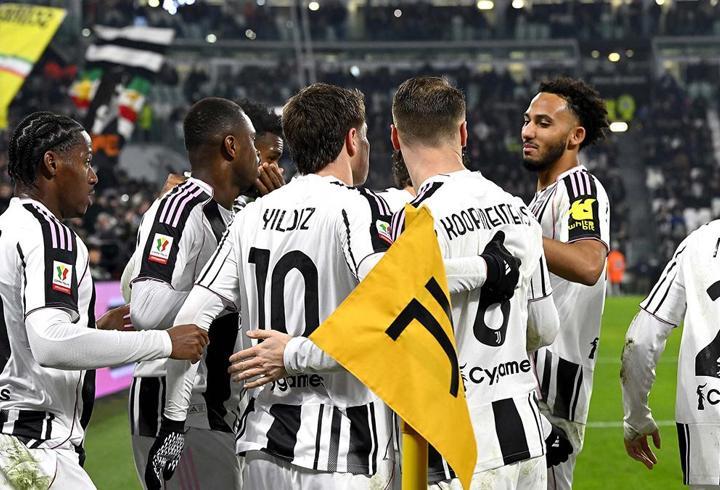 Fenerbahçe’nin Galatasaray ile oynadığı derbide taraftarların tepkisini çeken Youssef En-Nesyri’nin geleceğiyle ilgili dikkat çekici gelişmeler yaşanıyor. Sarı-lacivertliler, Süper Lig ve UEFA Avrupa Ligi’nde yoluna devam ederken bir yandan da devre arası transfer planlarını şekillendiriyor.5