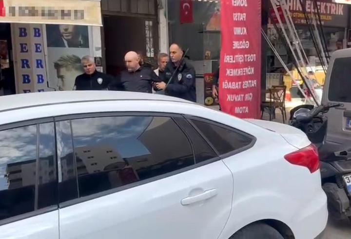 Mersin'de sokakta çıplak dolaşan Rus, gözaltına alındı