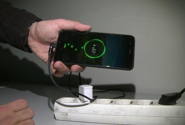 Telefonunu şarja takarken uyuyan çocuk elektrik akımına kapıldı