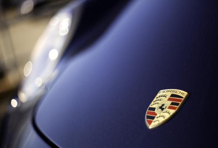 Yüzlerce Porsche sahibi neye uğradığını şaşırdı! Uydu ile bloke edildiler, aynı anda bozuldular!