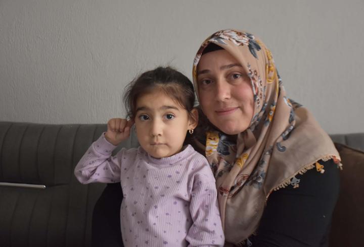 4 yaşındaki SMA'lı Cennet Su, ilk adımlarını attı   