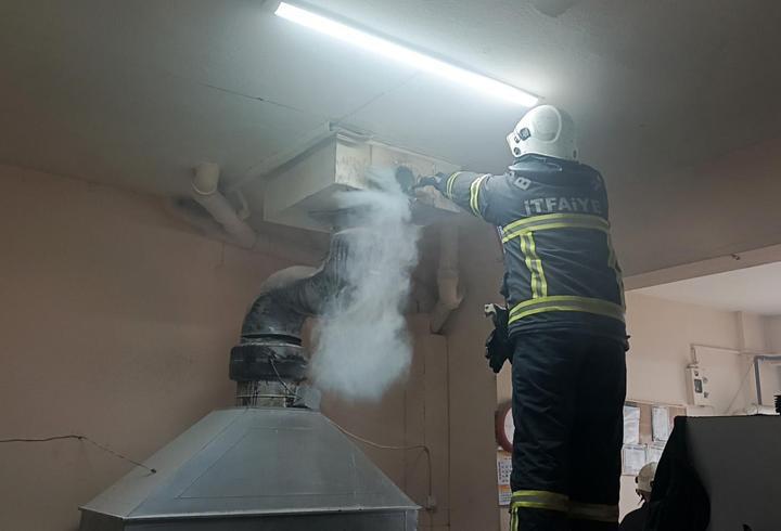 Burdur'da temizlenmeyen bacadaki yangın paniğe neden oldu