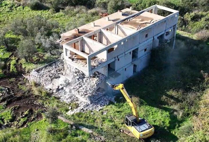Çanakkale'de 66 kaçak yapı yıkıldı