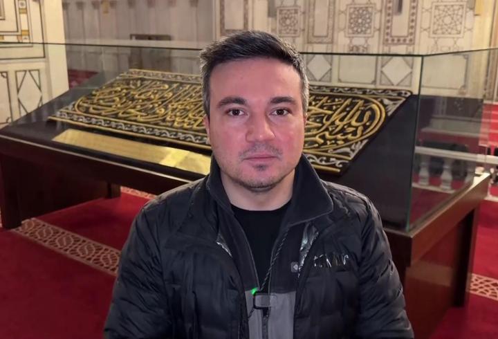 Bu görüntüler ilk defa CNN TÜRK'te: İşte Suriye'deki Emevi Camii'ne hediye edilen Kâbe örtüsü