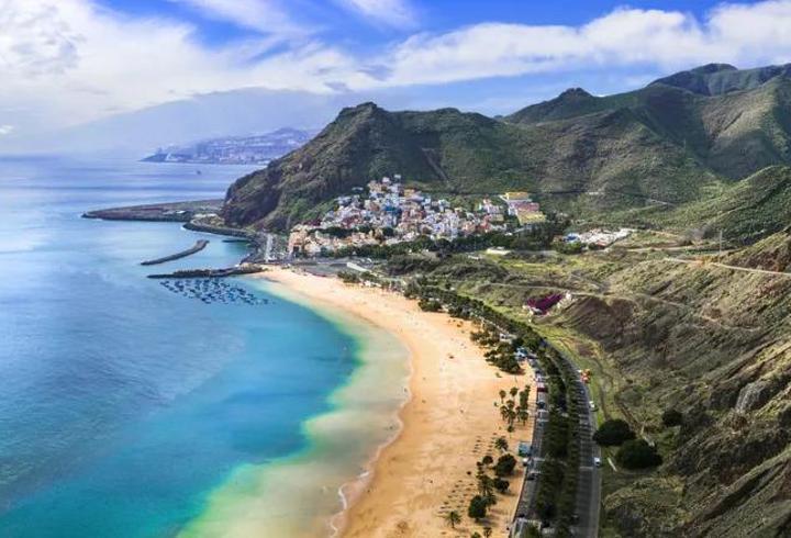 Tenerife'de dev dalgalar 3 can aldı
