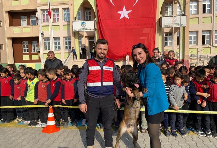 Kozan’da jandarmadan öğrencilere unutulmaz gösteri 