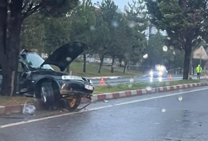 Kütahya’da otomobil refüje çıktı; 2 yaralı