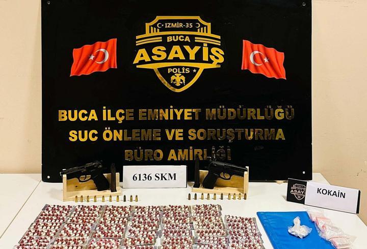 Buca'da uyuşturucuyla yakalanan 5 şüpheliye gözaltı