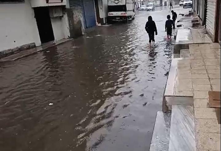 Adana'yı sel vurdu: Yollar göle döndü