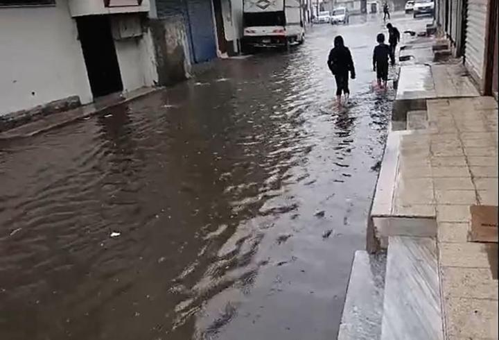 Adana’da sağanak nedeniyle yollar göle döndü