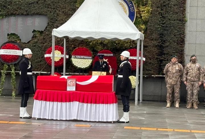 Şehit olan özel harekat polisi için tören