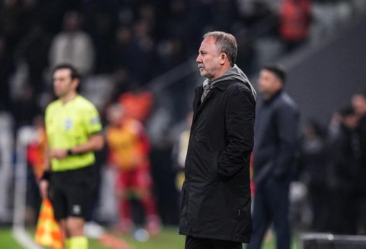 Sergen Yalçın: Bir maçta kaç pozisyona girmemiz gerekiyor?