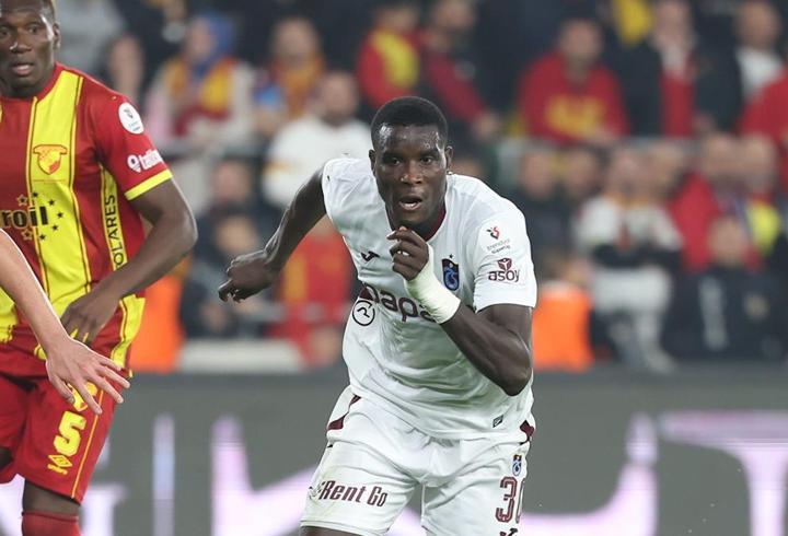 Golcüydü, stoper oldu! Onuachu, 11 uzaklaştırma ile maçı tamamladı...