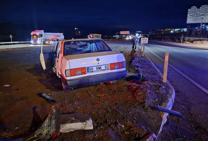 Otomobiller kavşakta çarpıştı; 7 yaralı