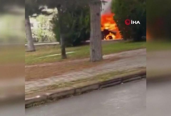 Sivas'ta yanan araç alev topuna döndü