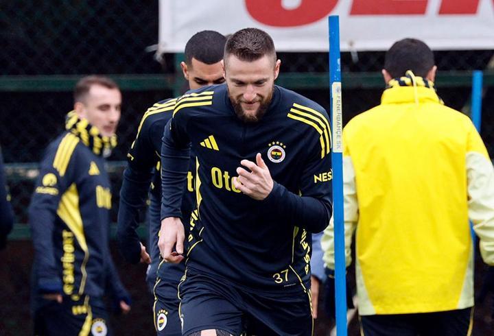Galatasaray, UEFA Şampiyonlar Ligi'nin altıncı haftasında deplasmanda Fransa ekibi Monaco ile karşılaşacak. TRT 1 ve TABİİ ekranlarından naklen yayınlanacak bu müsabakanın canlı anlatımı burada. 1