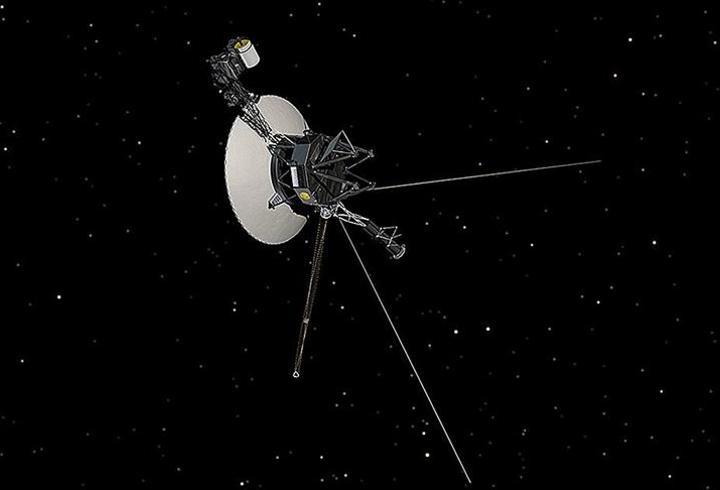 Tarihi eşiğe adım adım! 1977'den beri yolda: Voyager 1, ışığın 24 saatte gittiği mesafeye yaklaşıyor