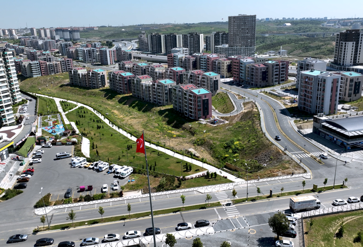 Bakan Kurum’dan Başakşehir sosyal konut paylaşımı