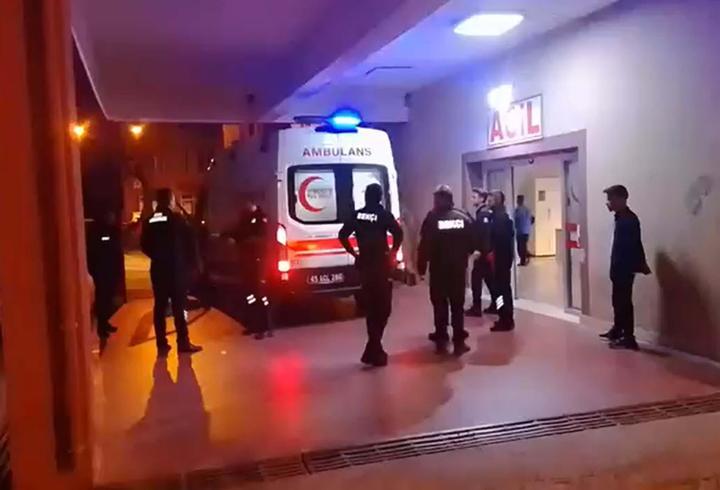 Manisa'da bıçaklı kavga; 1'i kadın 2 yaralı