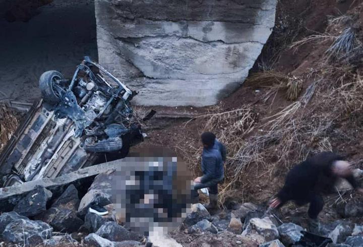 Sivas'ta otomobil menfeze devrildi; 1 ölü, 2 yaralı
