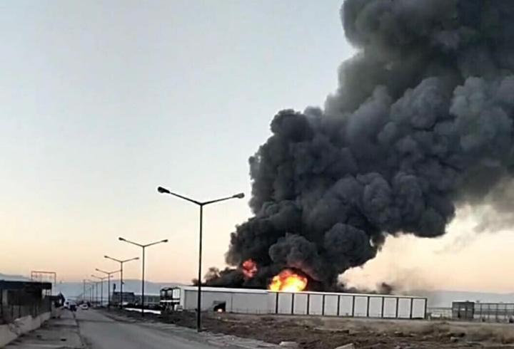 Denizli'de filtre sistemi üretilen fabrikada yangın