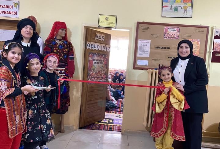 Sivas'ta köy okulunda yerli ve milli sergi