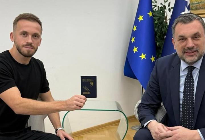 Edin Visca'ya, ülkesinde diplomatik pasaport verildi
