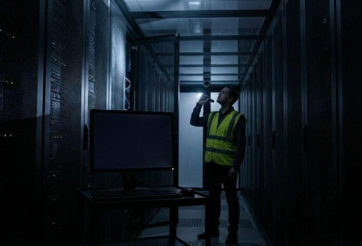 Katlanabilir telefon dünyasında bugüne kadar sadece dikey (clamshell) formundaki Razr serisiyle boy gösteren Motorola, oyunun kurallarını değiştirecek tarihi bir hamleye hazırlanıyor.9