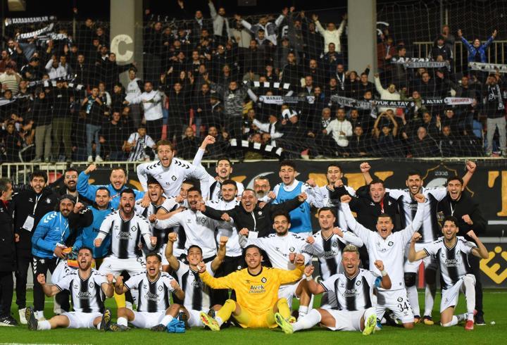 Altay evinde 3'te 3 peşinde