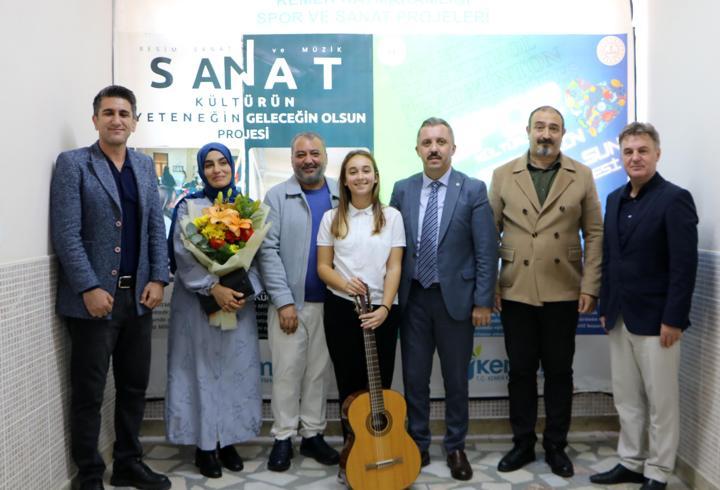 Hayırsever aileden okula müzik sınıfı 