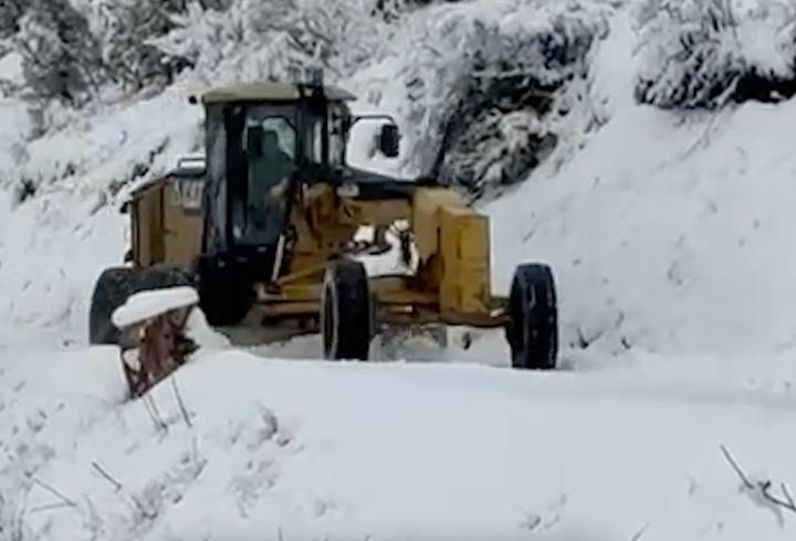 Erzincan'da 12 köy yolu, kardan kapandı