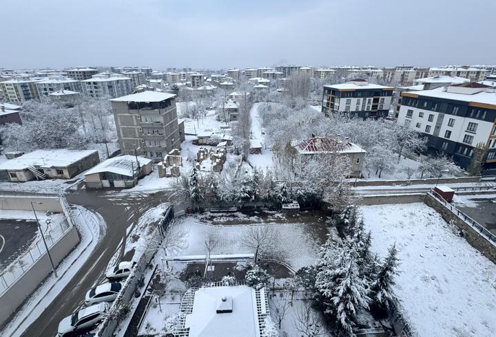 Van, Bitlis ve Muş'ta kar etkili oldu