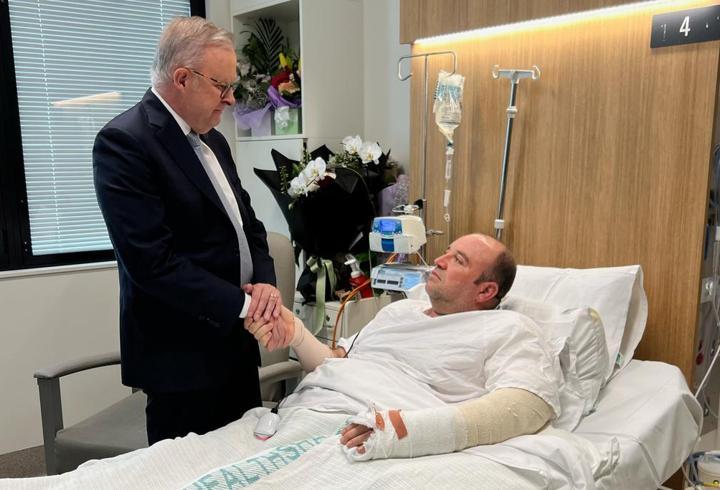 Avustralya Başbakanı Albanese, Bondi saldırısında müdahale eden Ahmed'i ziyaret etti