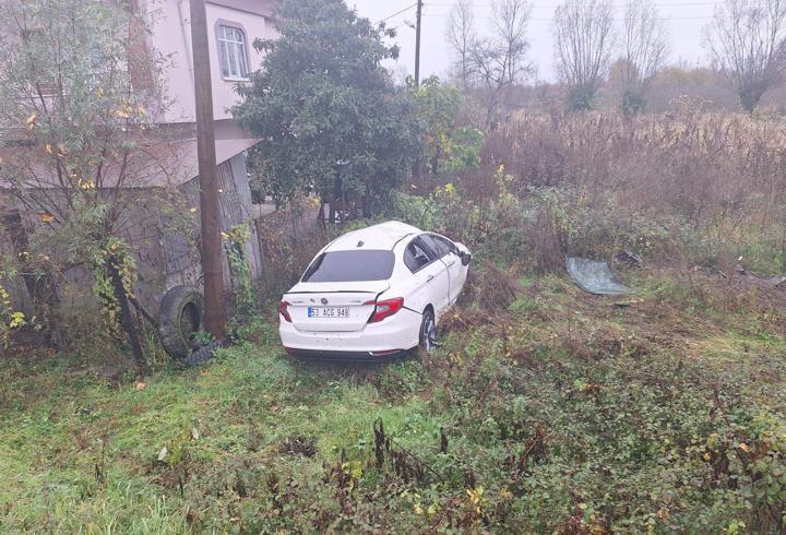 Samsun'da bahçeye devrilen otomobildeki 3 kişi yaralandı