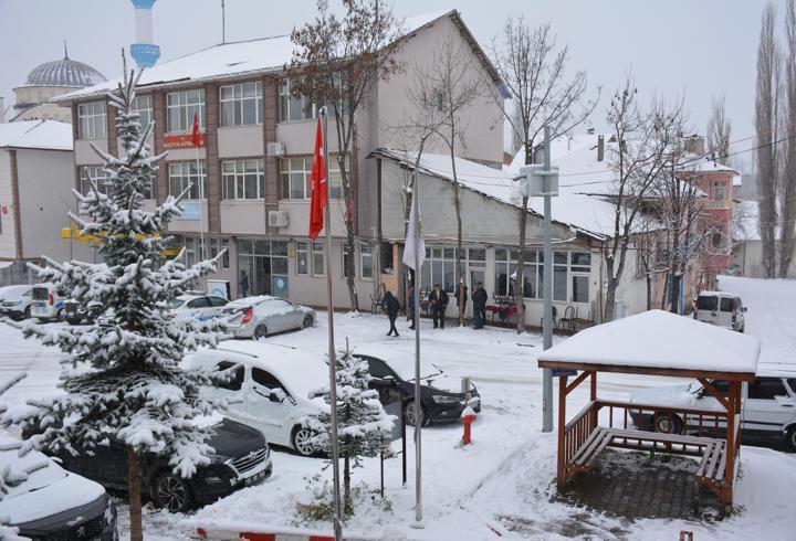Tokat'ta kar yağışı etkili oluyor