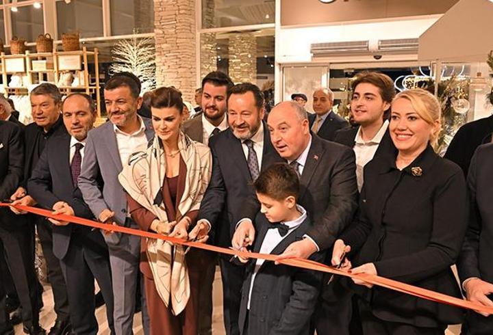 En büyük mağazasını Denizli’de açtı