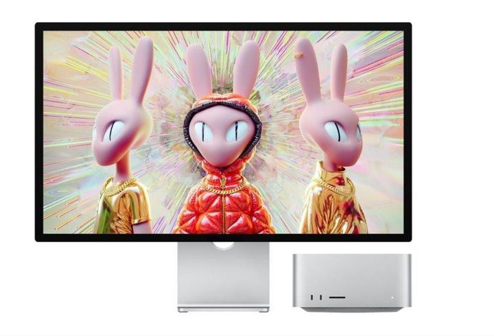 OpenAI’ın merakla beklenen yeni amiral gemisi GPT-5.2’yi piyasaya sürdüğü saatlerde, Google da sessiz kalmayarak bugüne kadar geliştirdiği en yetenekli yapay zeka modeli olan Gemini 3 Pro’yu ve onun kalbinde yatan devrimsel “Derin Araştırma” (Deep Research) ajanını tanıttı.3