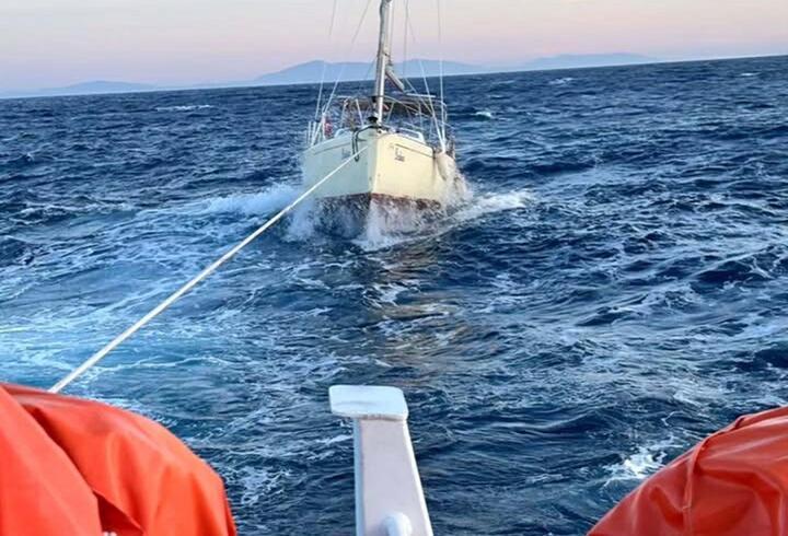 Datça'da sürüklenen tekne kurtarıldı