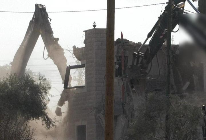 İsrail Batı Şeria'da evleri yıkıyor!