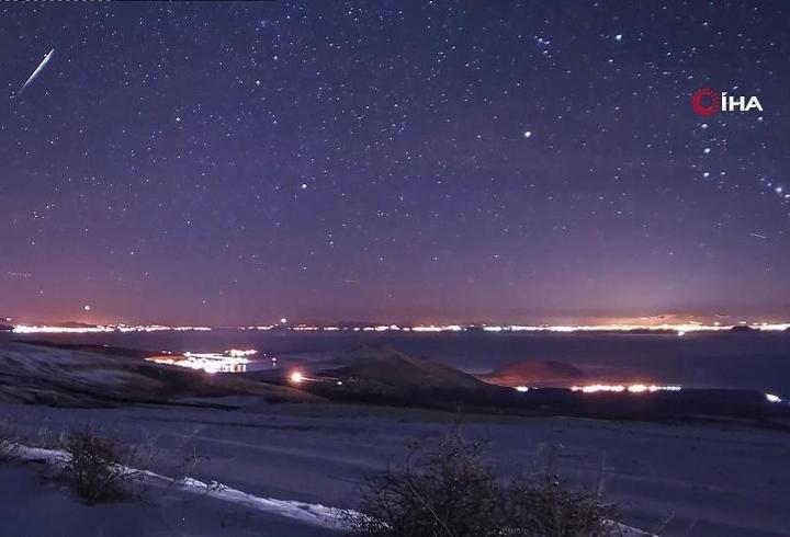 Bitlis'te kartpostallık manzara... Meteor yağmuru gökyüzünü böyle süsledi!