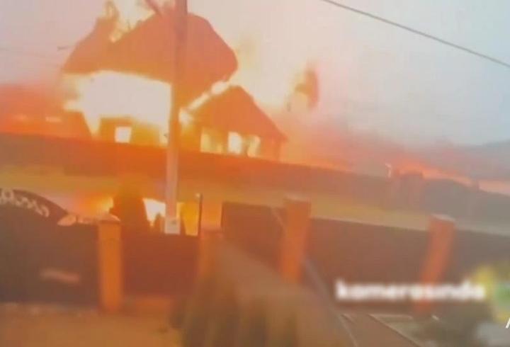 Saniyeler içinde yerle bir oldu: Rusya'da ev böyle havaya uçtu!