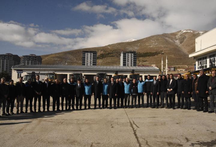 Bitlis’te karla mücadele ekipleri kışa hazır