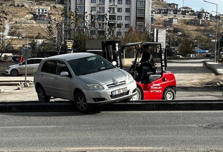Otomobil, refüje çıktı