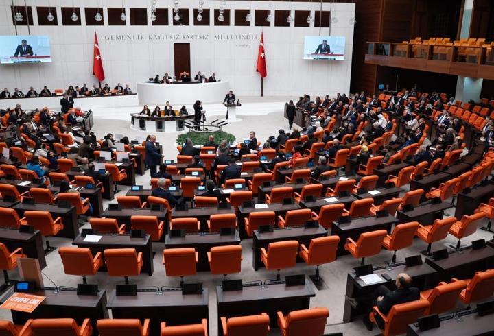 Sosyal medyaya ve doğum iznine yönelik düzenlemeleri içeren teklif Genel Kurulda!