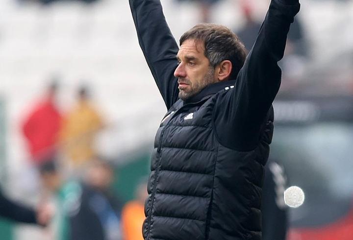 Galatasaray ile Kasımpaşa arasında oynanacak mücadele, Süper Lig’in heyecan dolu haftalarından birine sahne olacak. Sarı-kırmızılı ekip, zirve yarışındaki iddiasını sürdürmek için sahaya çıkarken, Kasımpaşa ise güçlü rakibi karşısında puan veya puanlar alarak çıkışını devam ettirmeyi hedefliyor. İki takımın karşılaşması öncesinde futbolseverler, kadro tercihleri, son dakika gelişmeleri ve maç öncesi atmosferi yakından takip ediyor. Peki, Galatasaray Kasımpaşa maçı hangi kanalda? Galatasaray Kası