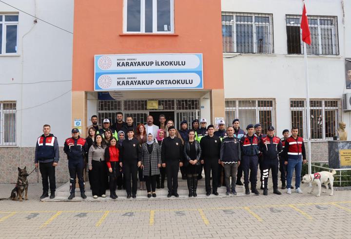 Jandarmadan öğrencilere tanıtım faaliyeti
