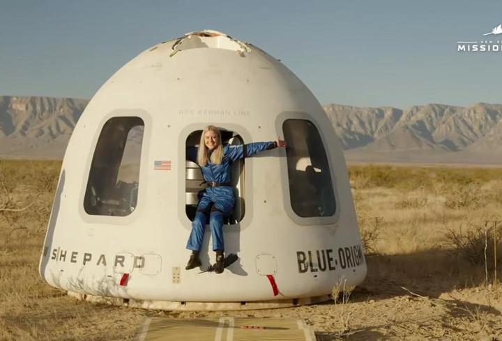 Blue Origin'den bir ilk: Tekerlekli sandalyeli mühendis uzaya çıktı