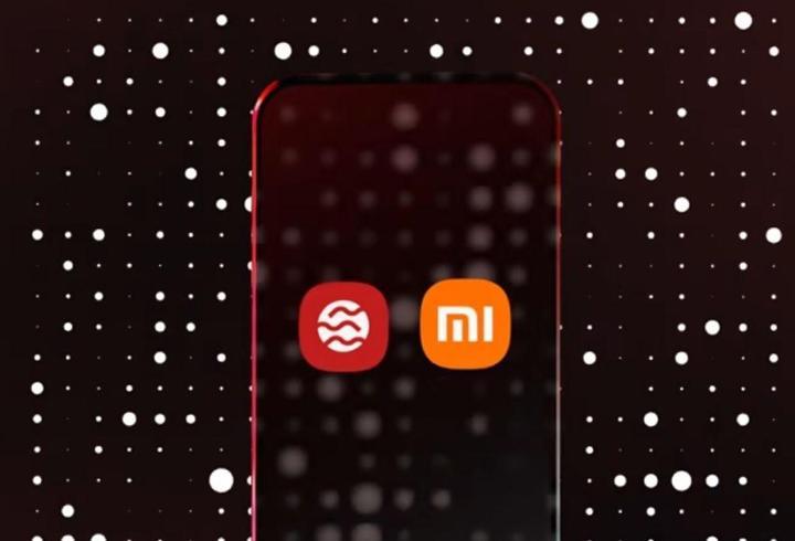 Güvenlik uzmanları, Ağustos 2025’te Frogblight adı verilen yeni bir Android bankacılık Truva Atı keşfetti. Zararlı yazılım, Eylül 2025 boyunca hızlı bir geliştirme sürecinden geçti. Bu mobil kötü amaçlı yazılım, özellikle Türkiye’deki kullanıcıları hedef alarak “dava dosyası görüntüleme”, sosyal destek uygulamaları veya Chrome tarayıcısı gibi orijinal Android uygulamalarını taklit eden APK dosyaları şeklinde dağıtılıyor.7