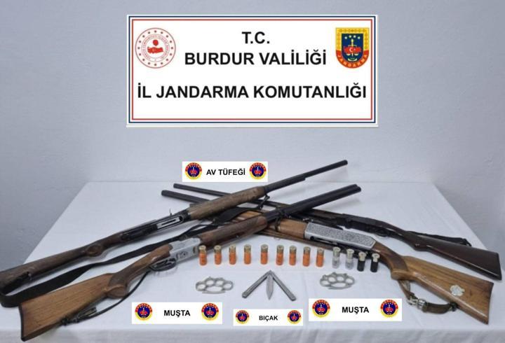Ruhsatsız silahlar ele geçirildi